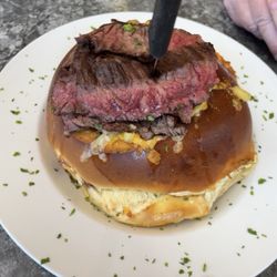 Perfect steak on a Mac and cheese filled bread bowl omg