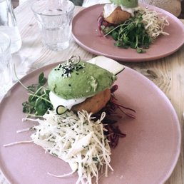 Avo Bun Burger (V) Avo Bun Burger (V)