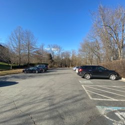 Elizabeth Mills Riverfront Park - Parking lot
