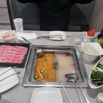 Haidilao HotPot Chicago - Chinese Near Me - Chicago, Illinois