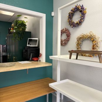 The Leaf Lounge - Part of one of the rooms you can book - Gardeners Near Me - Bakersfield, California