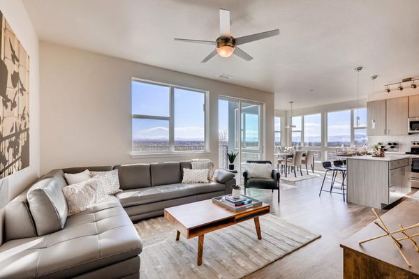 High Line Pointe by null