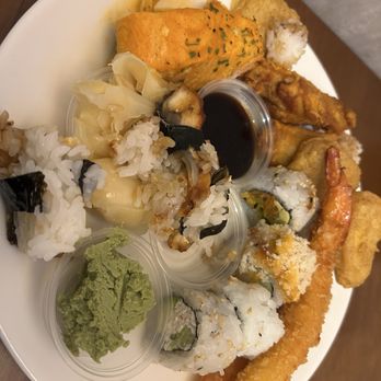 East Bay Buffet - Sushi, crispy shrimp tempura, fried chicken wings, salmon. Sushi rice was on point. - Buffets Near Me - Dublin, California