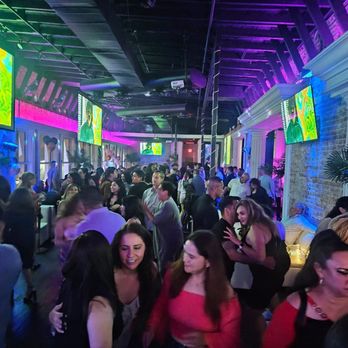 3 Vinos - People dancing on Saturday night. - Dance Clubs Near Me - Covina, California 3 Vinos - People dancing on Saturday night. - Dance Clubs Near Me - Covina, California