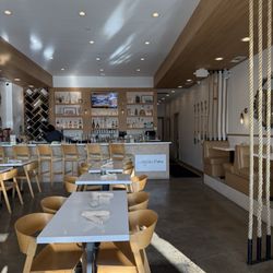 The Hook & Plow - Dining area
