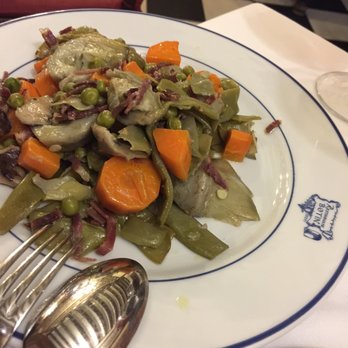 Botín - Vegetables to accompany our meal. Bits of ham are tossed with the veggies. - Spanish Near Me - Madrid, M Botín - Vegetables to accompany our meal. Bits of ham are tossed with the veggies. - Spanish Near Me - Madrid, M