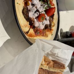 Hummus bowl with lamb Hummus bowl with lamb