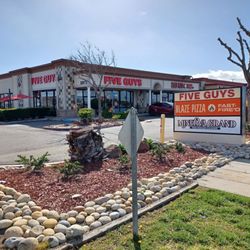 Tracy Market Place - 5 guys entrance