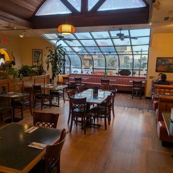 Yummy Thai Restaurant - Inside - Thai Near Me - Goleta, California