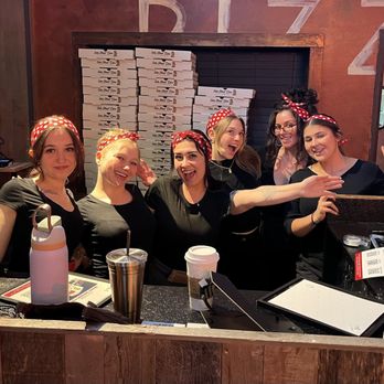 Side Street Dive - Amazing staff! - Pizza Near Me - Patchogue, New York