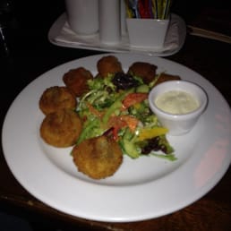 Delicious app of fried mushrooms and garlic dressing! Delicious app of fried mushrooms and garlic dressing!