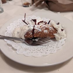 E & V Restaurant - Cannoli.