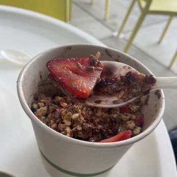 Juiceswell - Açaí bowl with strawberries, almond butter & flaxseeds. - Juice Bars & Smoothies Near Me - Ventura, California
