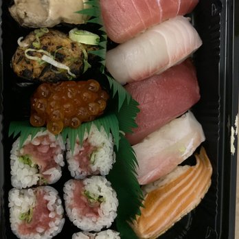 Sushi Ryusei - sushi Deluxe! Loved everything except for whatever it is between the salmon roe and the oyster - Sushi Bars Near Me - New York, New York Sushi Ryusei - sushi Deluxe! Loved everything except for whatever it is between the salmon roe and the oyster - Sushi Bars Near Me - New York, New York