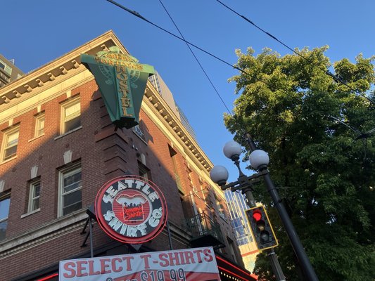 Green Tortoise Hostel Seattle by null