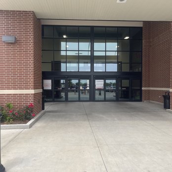 Crest Foods - Entrance - Bakeries Near Me - Yukon, Oklahoma