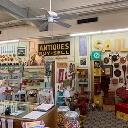 Murphy's Antique Mall - At the entrance