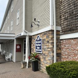Bristol Harbor Inn - Entrance to lobby