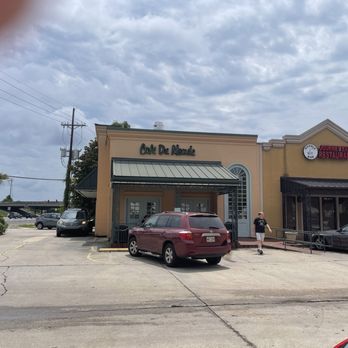 Cafe Du Monde - Outside view - Coffee & Tea Near Me - Metairie, Louisiana