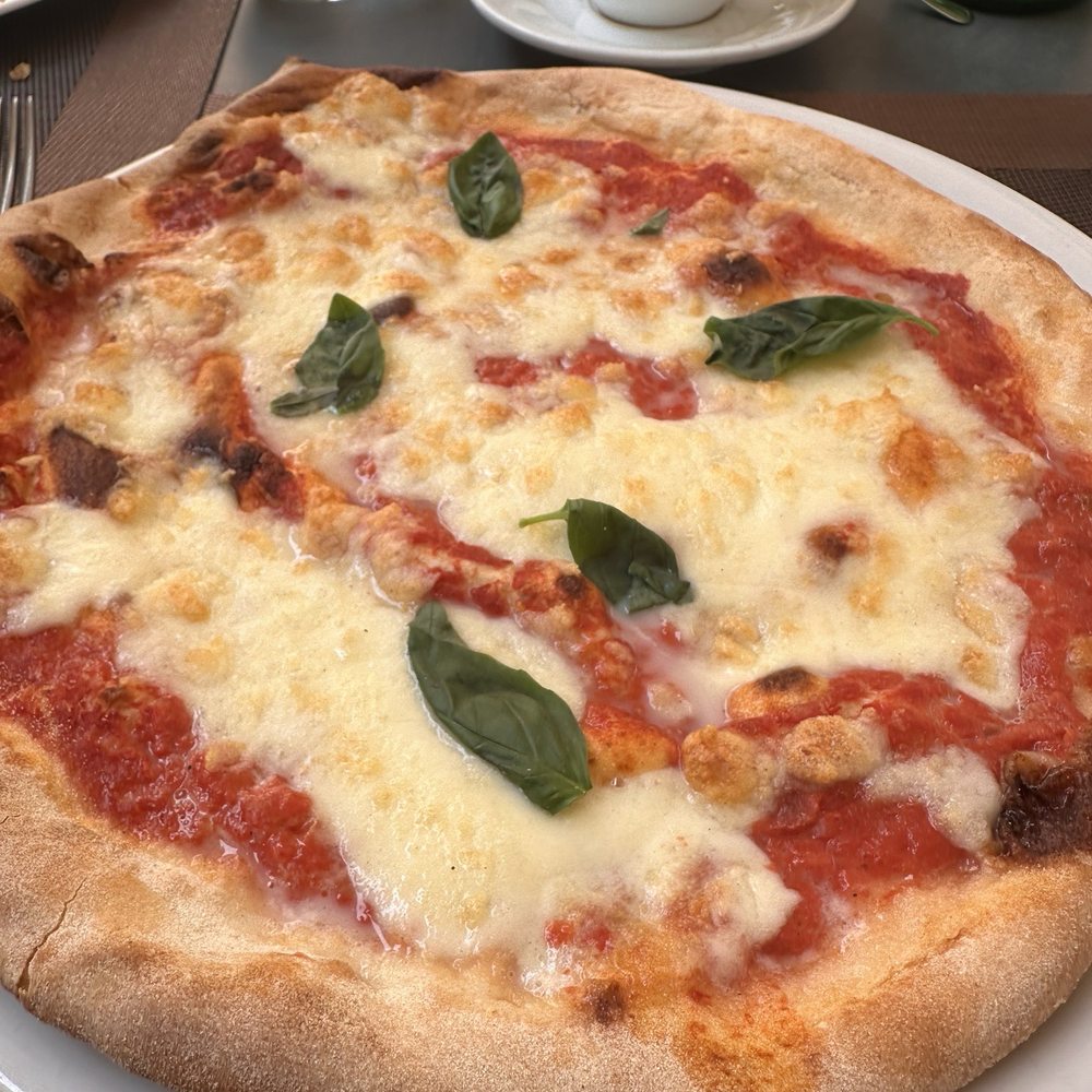 Carlo V - Margarita Pizza - Italian Near Me - Palermo, Pennsylvania