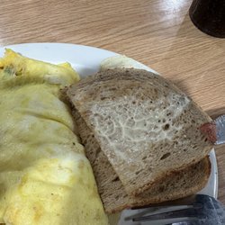 Eggs Up Grill - This was supposed to be dry toast. You can see the butter on the bread, and what was scraped off behind on the plate.