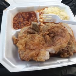 Ma Place - Fried Porckchops, baked beans and potatoe salad