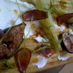 Picture - Goat cheese curd with figs and fennel