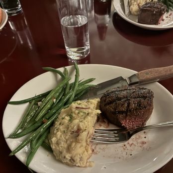 1933 Lounge - Filet, mashed potatoes & green beans with almonds - Cocktail Bars Near Me - Carmel, Indiana