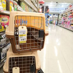 London Drugs - Pet carriers