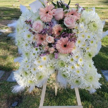 Long Beach Flowers - Winged arrangement - Florists Near Me - Long Beach, California Long Beach Flowers - Winged arrangement - Florists Near Me - Long Beach, California