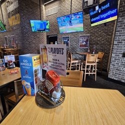 Buffalo Wild Wings - Bar TV