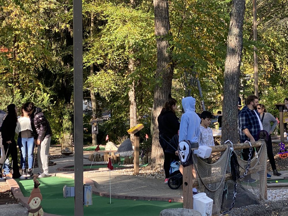 SAXON WOODS MINI GOLF COURSE Updated August 2024 57 Photos 1800