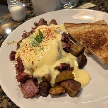 Bistro 76 Cafe & Catering - Corned Beef Hash - Breakfast & Brunch Near Me - Edmonds, Washington