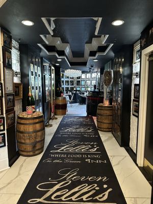 Steven Lelli's Inn On the Green by null