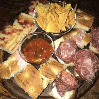 Vetusta Insigna - Aperitif - Wine Bars Near Me - Milan, Michigan
