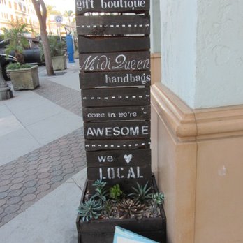 Plum Accessory Gift Boutique - cute sign - Gift Shops Near Me - Downtown Ventura, California