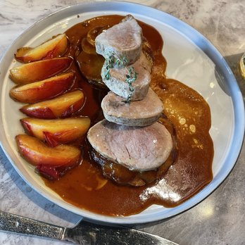 Wolf by Vanderpump at Caesars Republic Lake Tahoe - Pork&Peaches - American Near Me - Stateline, Nevada