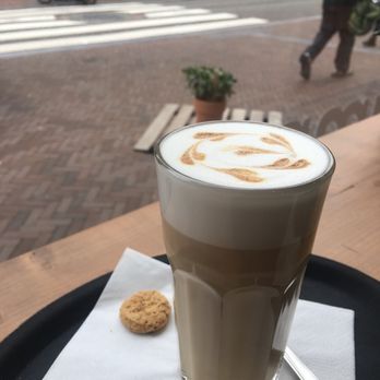 Chummy Coffee - Fool's gold latte (with honey and cinnamon) - Coffee & Tea Near Me - Leiden, ZH