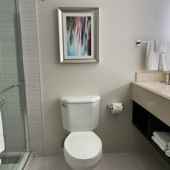 DoubleTree by Hilton Hotel Irvine - Spectrum - Roomy bathroom - Hotels Near Me - Irvine, California DoubleTree by Hilton Hotel Irvine - Spectrum - Roomy bathroom - Hotels Near Me - Irvine, California