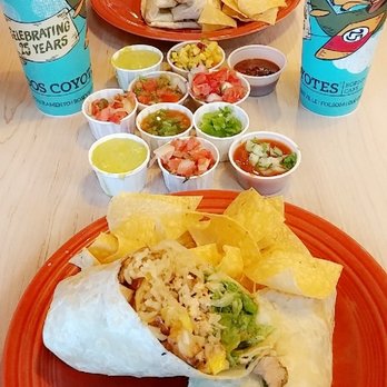 Dos Coyotes Border Cafe - Smokin chicken (top) and the Yolo burrito (added potatoes to it)  we went crazy on the sides - Tex-Mex Near Me - Sacramento, California