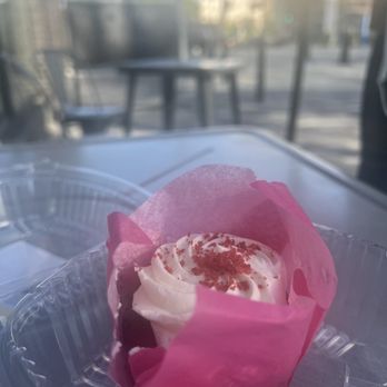 Praline Bakery - Red velvet cupcake - Bakeries Near Me - Washington, DC, District of Columbia