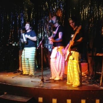 El Refugio - Banda en vivo tocando en el Refugio - Gay Bars Near Me - Rosario, S El Refugio - Banda en vivo tocando en el Refugio - Gay Bars Near Me - Rosario, S