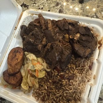 Island Vibes Caribbean Grill - Brown stew - Caribbean Near Me - Atlanta, Georgia