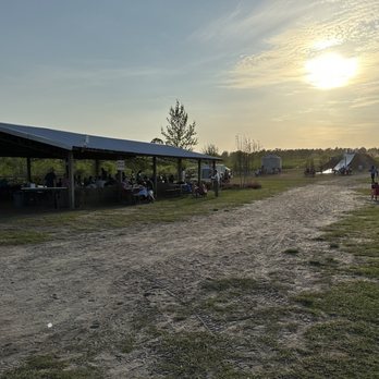 Amber Brooke Farms - Eustis - Pavilion with seating - Pick Your Own Farms Near Me - Eustis, Florida