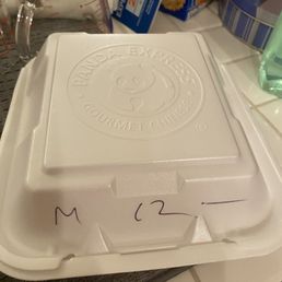 Supposed to be Mushroom Chicken w Chow Mein x 2 plate or bowl they rang me up for but no entree was inside Supposed to be Mushroom Chicken w Chow Mein x 2 plate or bowl they rang me up for but no entree was inside