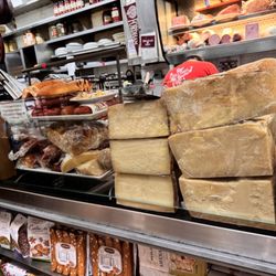 Mike's Deli Arthur Avenue - Cheeeeeeeese!