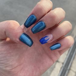 Raindrop Natural Nail Spa - This is the colors and the thumb