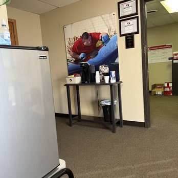 Safelite AutoGlass - Little table for coffee and snacks - Auto Glass Services Near Me - Lafayette, Indiana Safelite AutoGlass - Little table for coffee and snacks - Auto Glass Services Near Me - Lafayette, Indiana