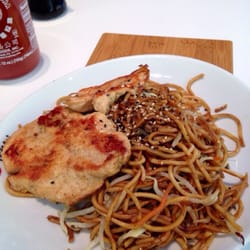 Hikari - Bratnudeln mit Chicken. 5.50€