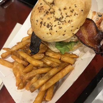 Savage Craft Ale Works - Chicken sandwich - Breweries Near Me - West Columbia, South Carolina Savage Craft Ale Works - Chicken sandwich - Breweries Near Me - West Columbia, South Carolina